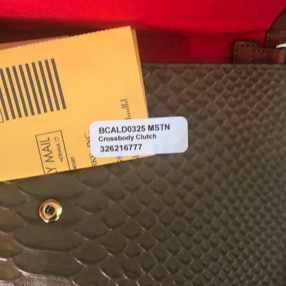 NWT Dooney & Bourke Leather Crossbody Clutch